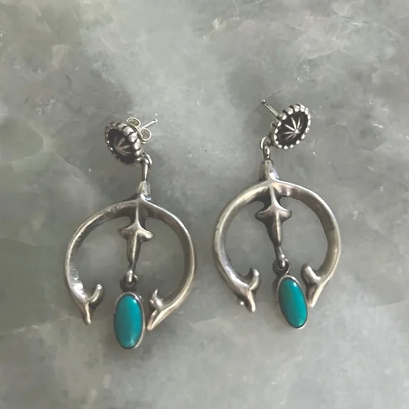 Conch Post Earrings with Naja made by Navajo Annie Spencer - Handmade - Picture 5 of 6